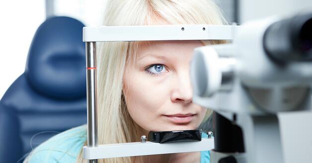 Woman recieving eye exam in jacksonville