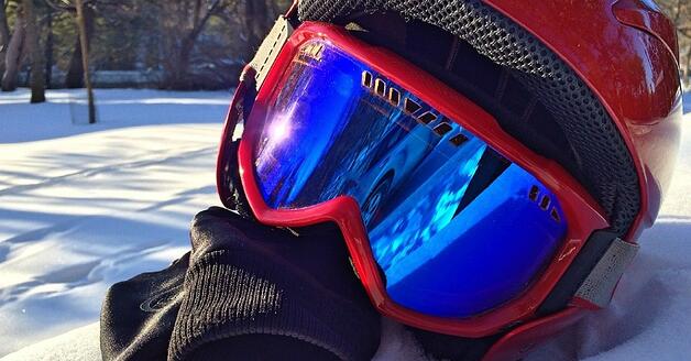 Snow sports goggles and visor