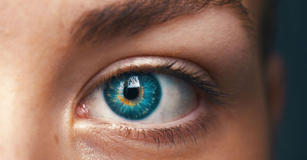 Blue eye changing color