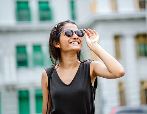 Woman wearing a CR-39 lenses